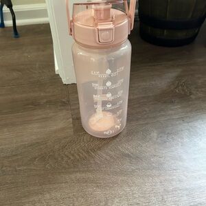 NWOT Mainstays Pink 48oz Bottle
